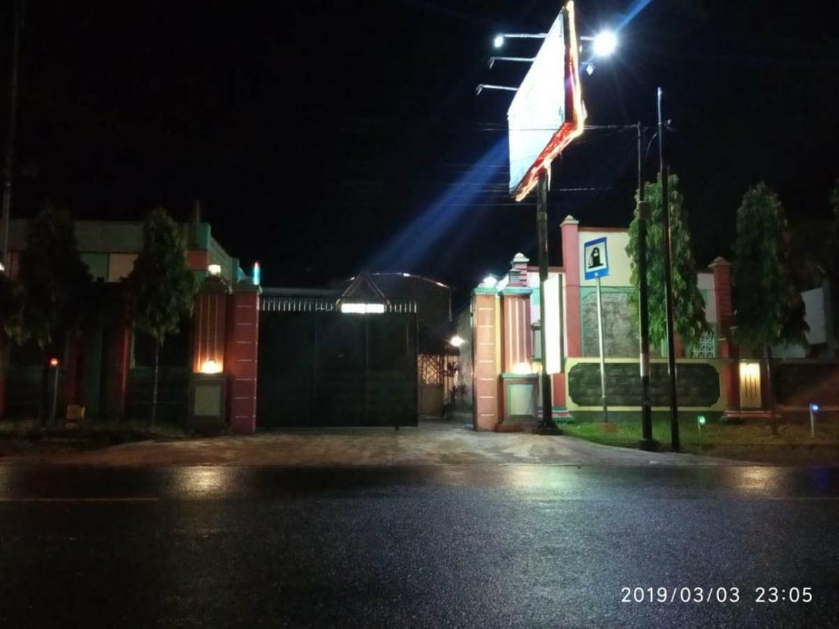 Penginapan Hotel Mangir Asri Giaoag Luaran gambar